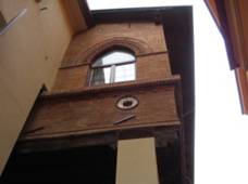 Casa Azzoguidi da via San Nicol�.jpg