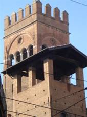 Torri Podest� e Lambertini da via Rizzoli.jpg