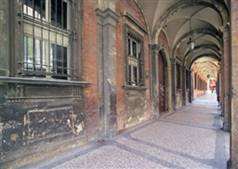 Calzoni del Monte via Galliera.jpg