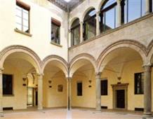 16Palazzo Paleotti.jpg
