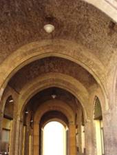 1Palazzo podestà voltone centrale.jpg