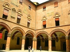 Descrizione: 20PalazzoComunale-Cortile.jpg